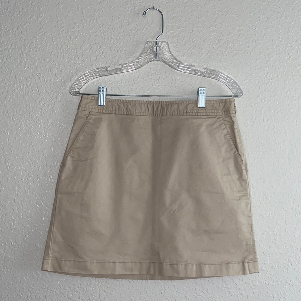 VINEYARD VINES!! Brand new khaki skirt.